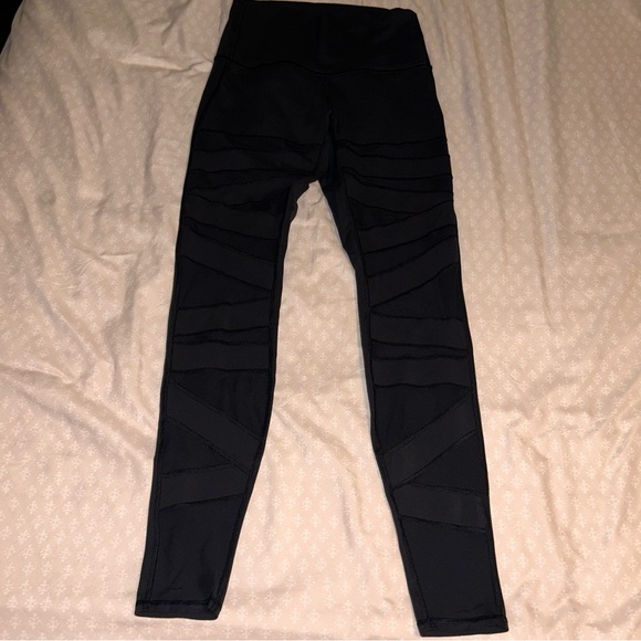 Lululemon Tech Mesh Tight - Picture 2 of 11